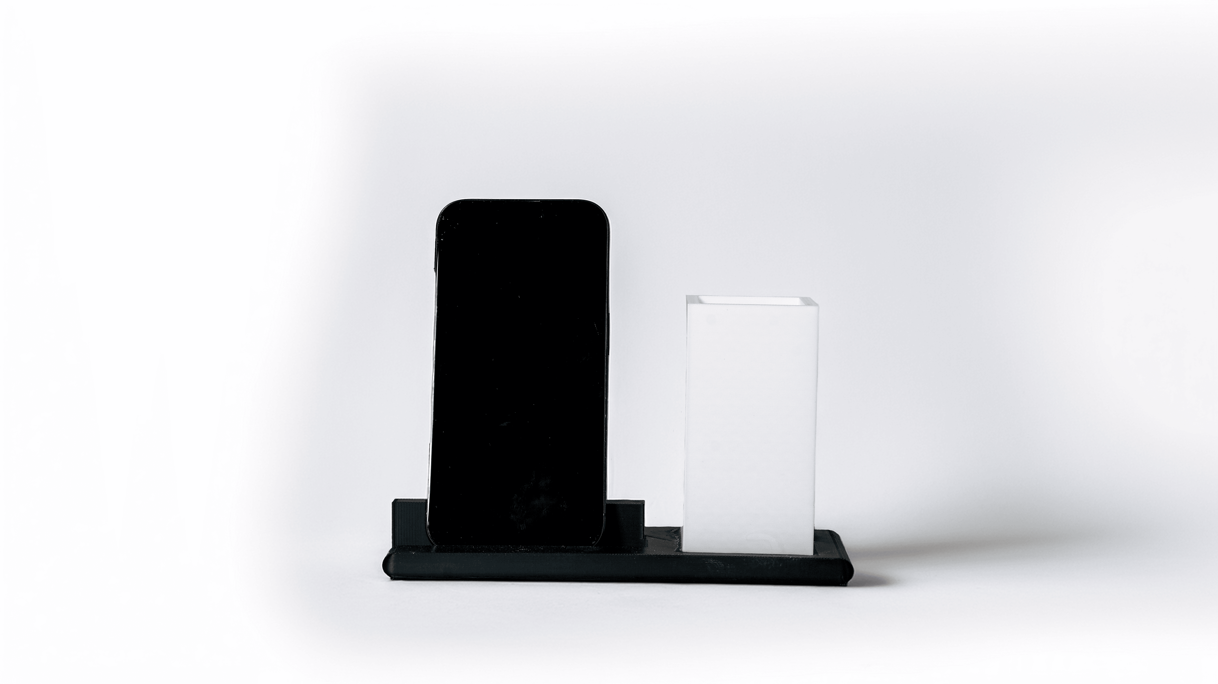 Support de téléphone avec porte stylo